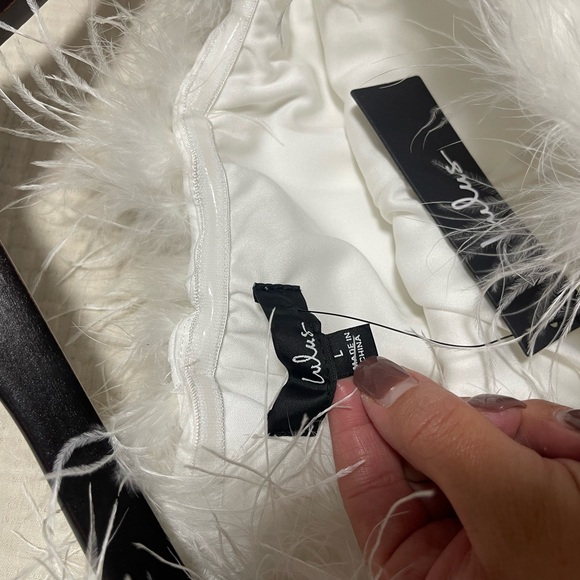 White, feathered strapless top - Picture 4 of 6